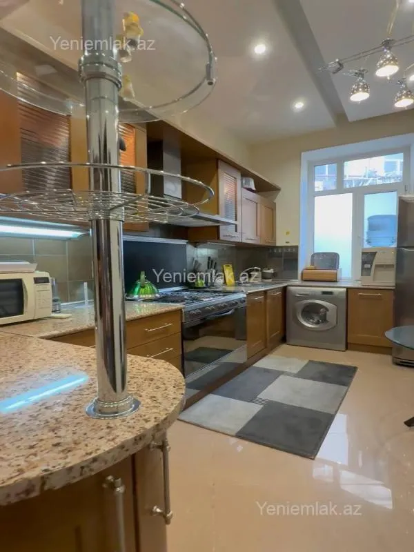 Satılır 3 otaqlı köhnə tikili 90 m²