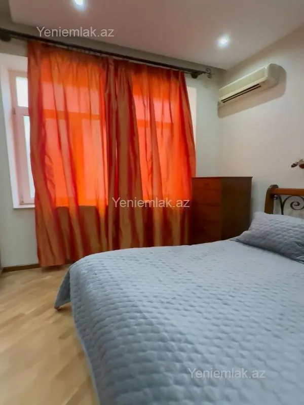 Satılır 3 otaqlı köhnə tikili 90 m²