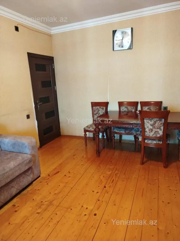 Satılır 3 otaqlı köhnə tikili 70 m²