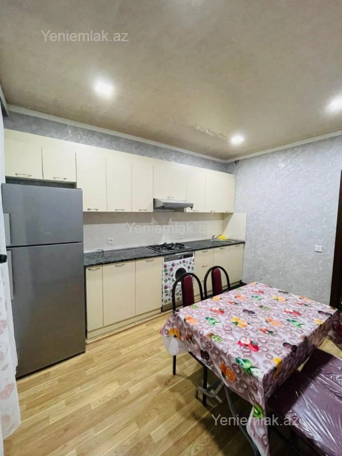 Satılır 2 otaqlı köhnə tikili 60 m²