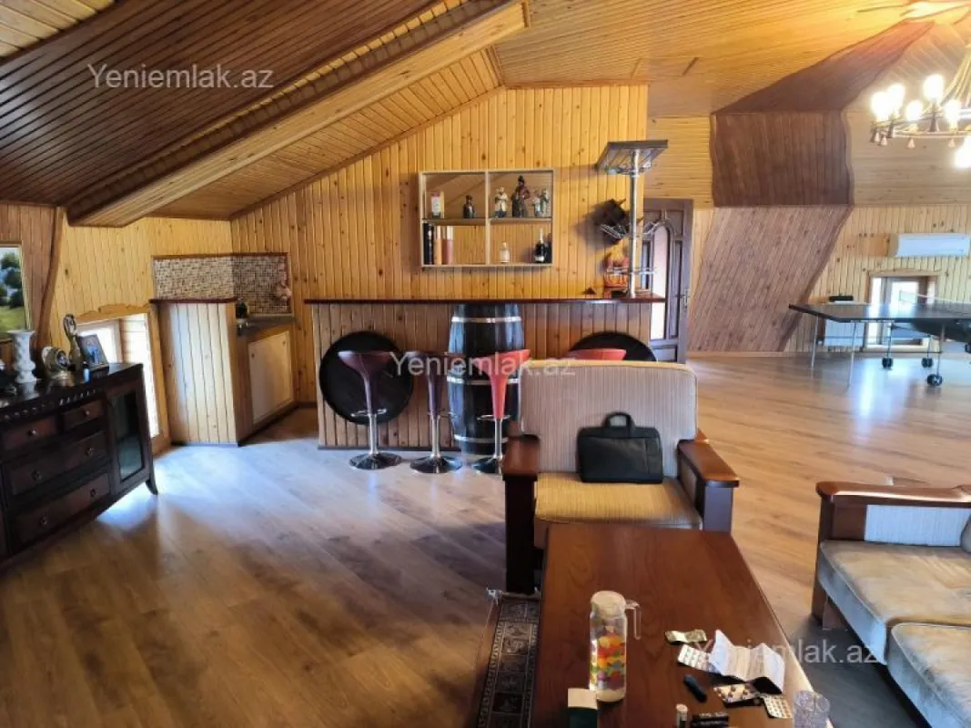 Satılır 6 otaqlı həyət evi 385 m²
