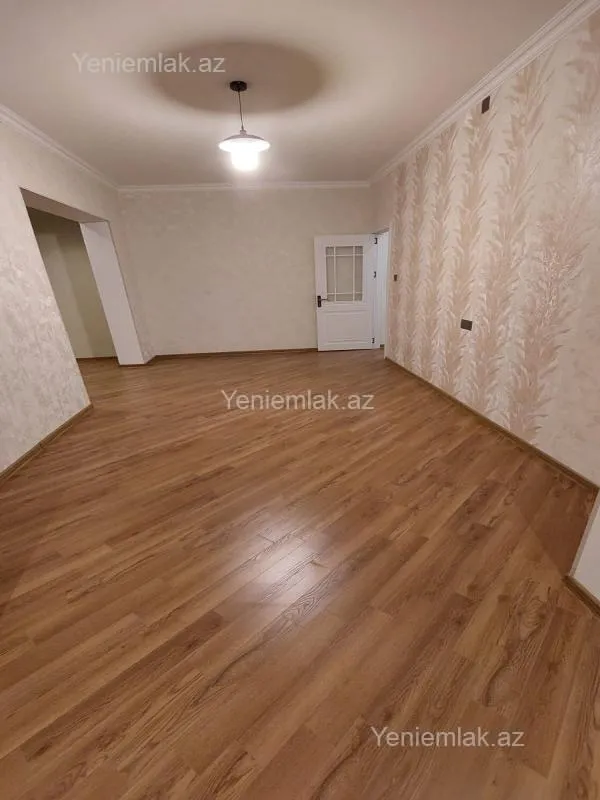 Satılır 2 otaqlı köhnə tikili 65 m²