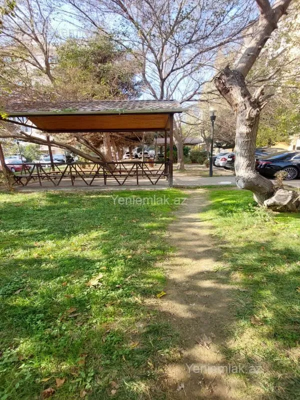 Satılır 2 otaqlı köhnə tikili 65 m²