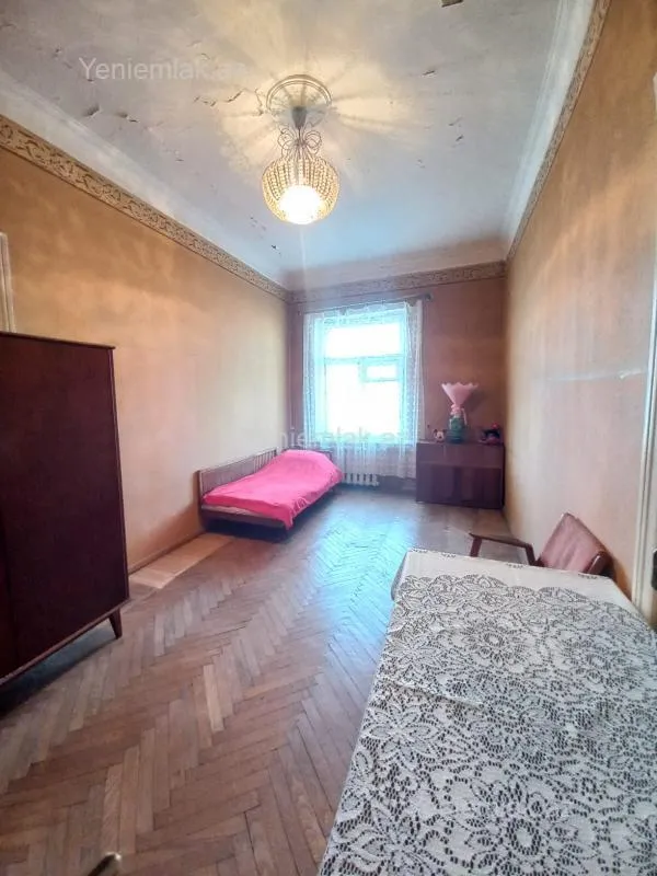 Satılır 3 otaqlı köhnə tikili 95 m²