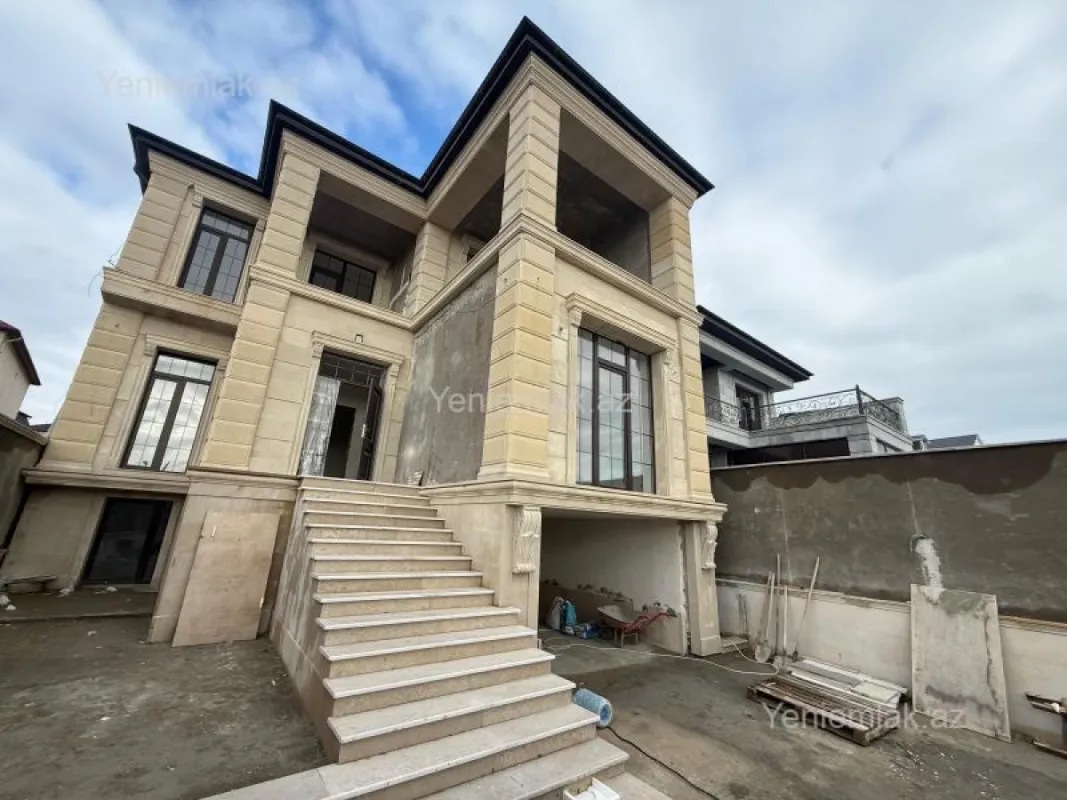 Satılır 5 otaqlı həyət evi 450 m²