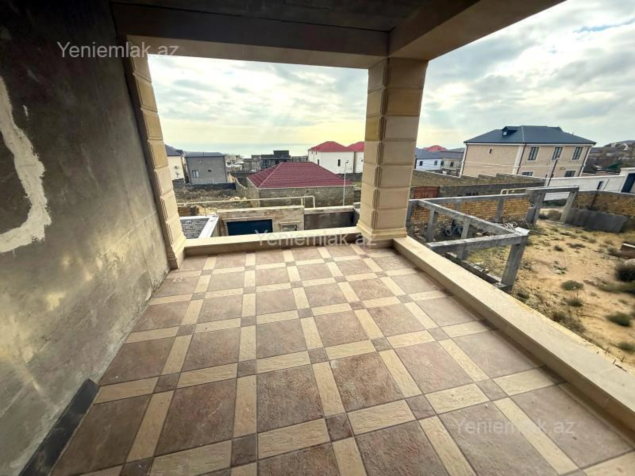 Satılır 5 otaqlı həyət evi 450 m²