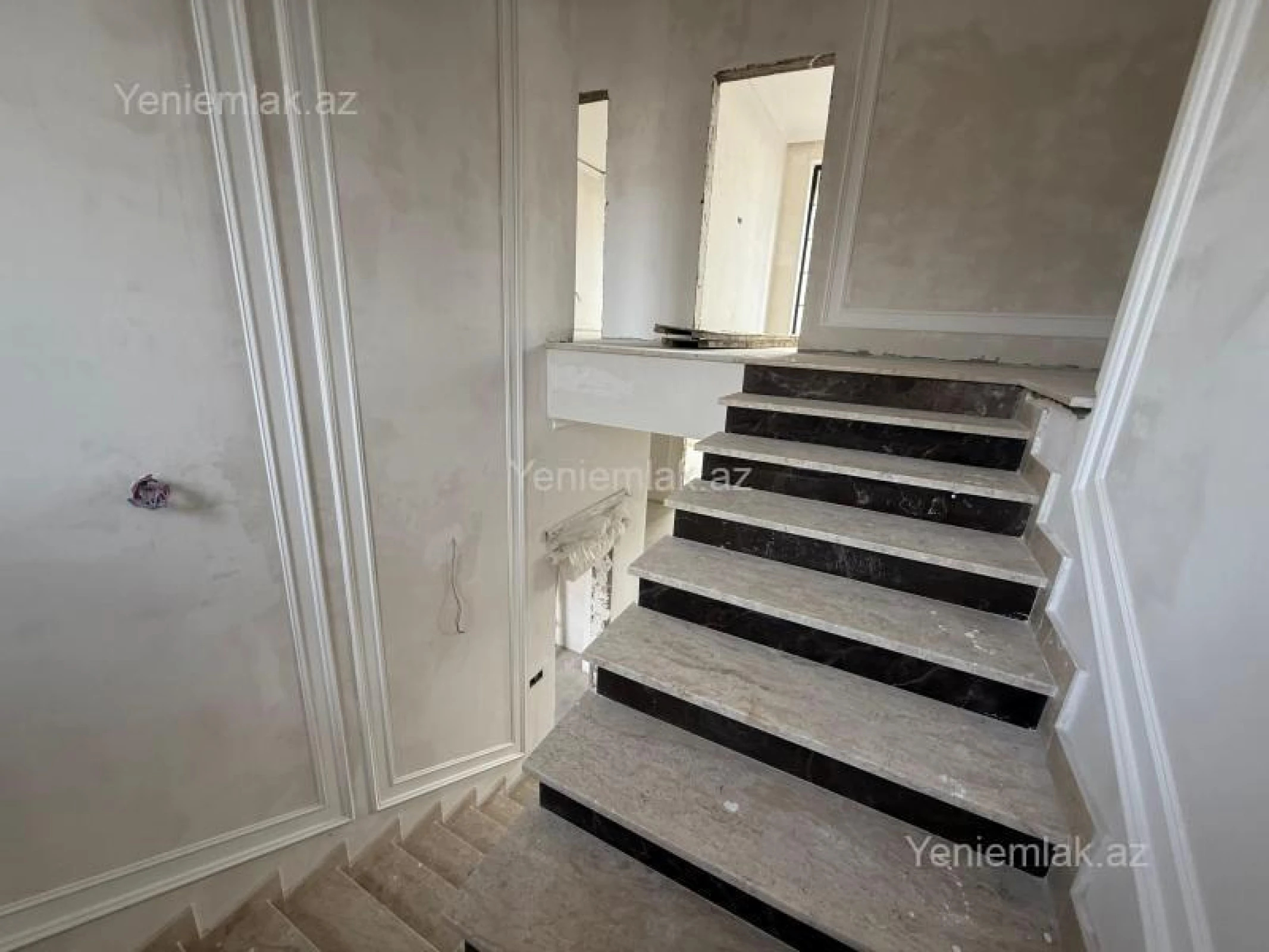 Satılır 5 otaqlı həyət evi 450 m²