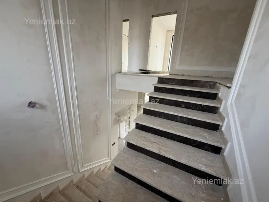 Satılır 5 otaqlı həyət evi 450 m²