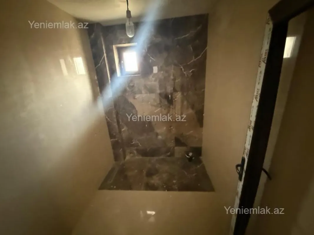 Satılır 5 otaqlı həyət evi 450 m²