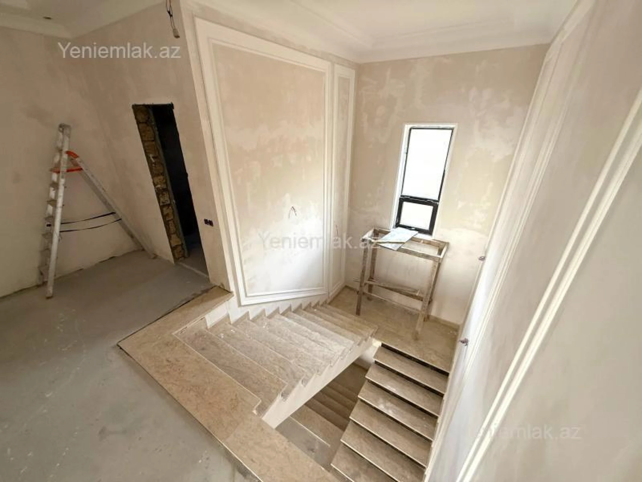 Satılır 5 otaqlı həyət evi 450 m²