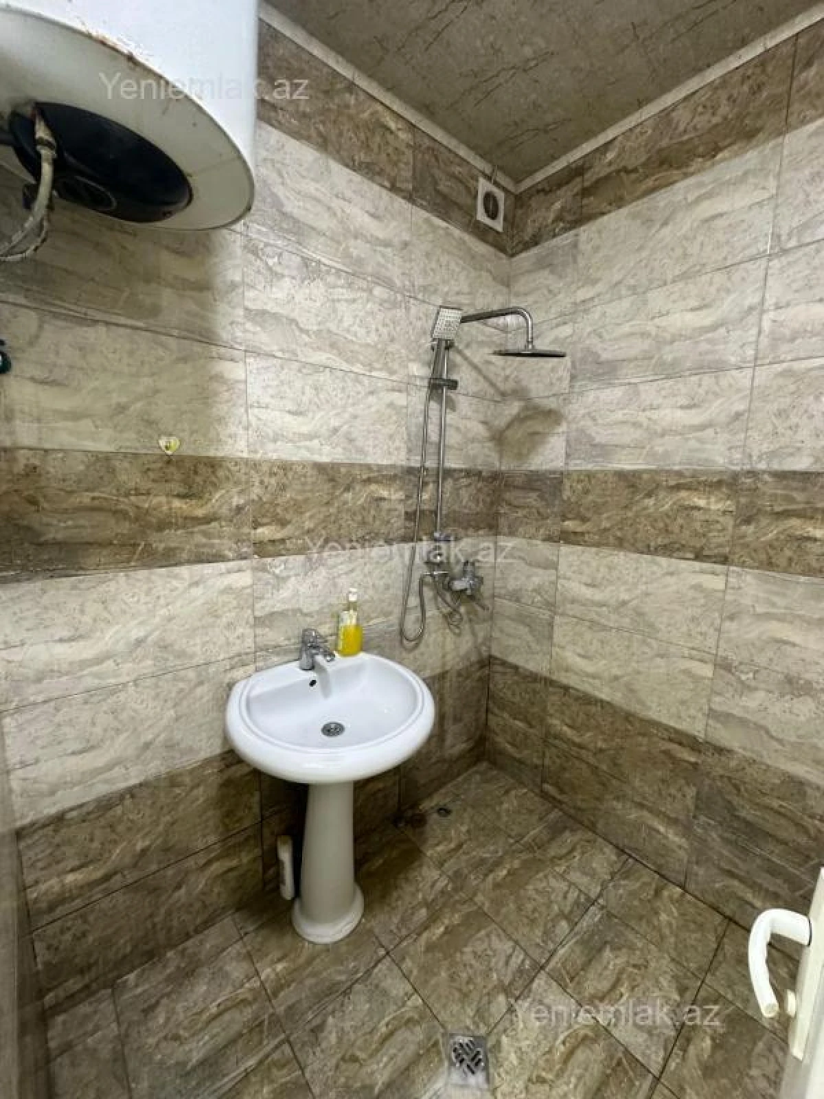 Satılır 3 otaqlı köhnə tikili 75 m²