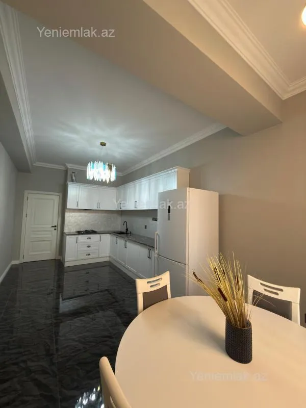 Satılır 3 otaqlı yeni tikili 100 m²