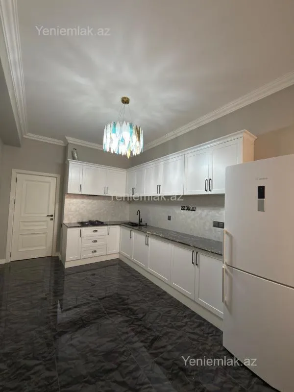 Satılır 3 otaqlı yeni tikili 100 m²