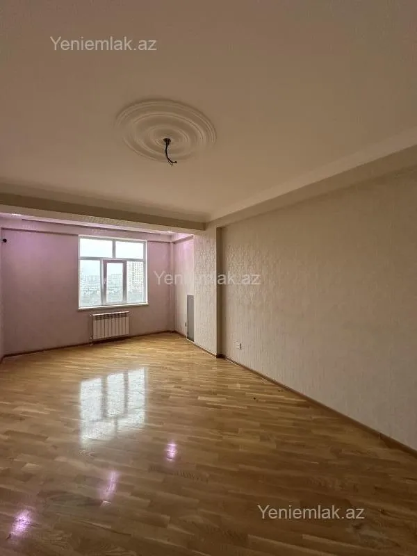 Satılır 3 otaqlı yeni tikili 110 m²