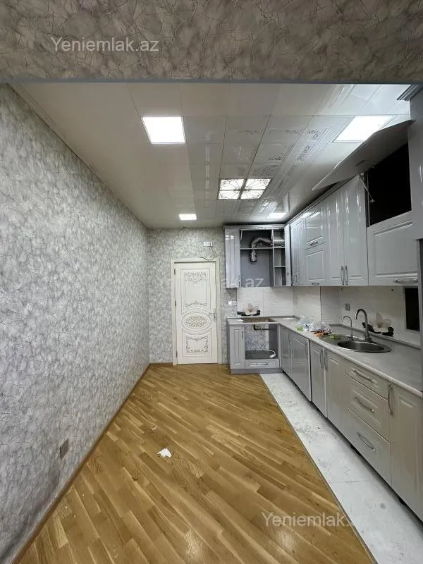 Satılır 3 otaqlı yeni tikili 110 m²