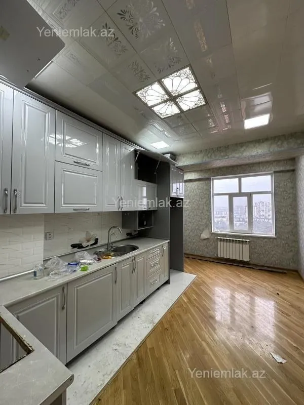 Satılır 3 otaqlı yeni tikili 110 m²
