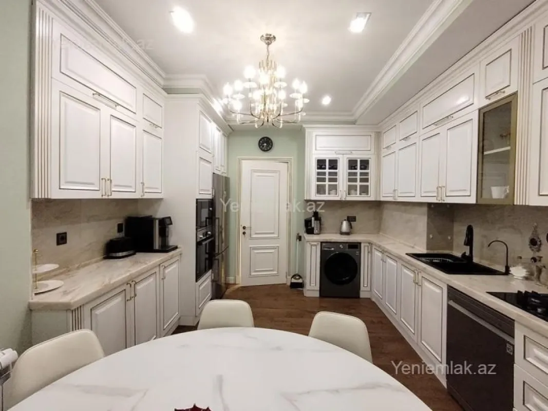 Satılır 4 otaqlı yeni tikili 160 m²