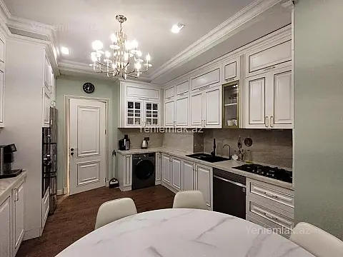 Satılır 4 otaqlı yeni tikili 160 m²