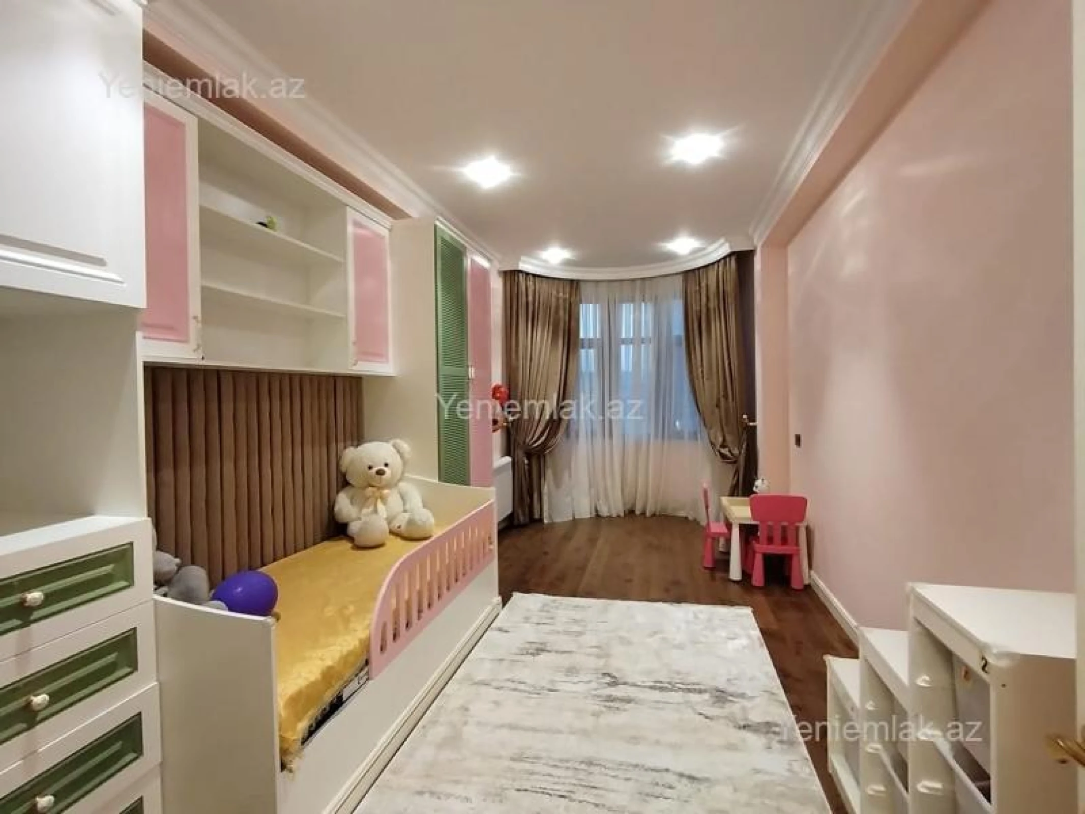 Satılır 4 otaqlı yeni tikili 160 m²