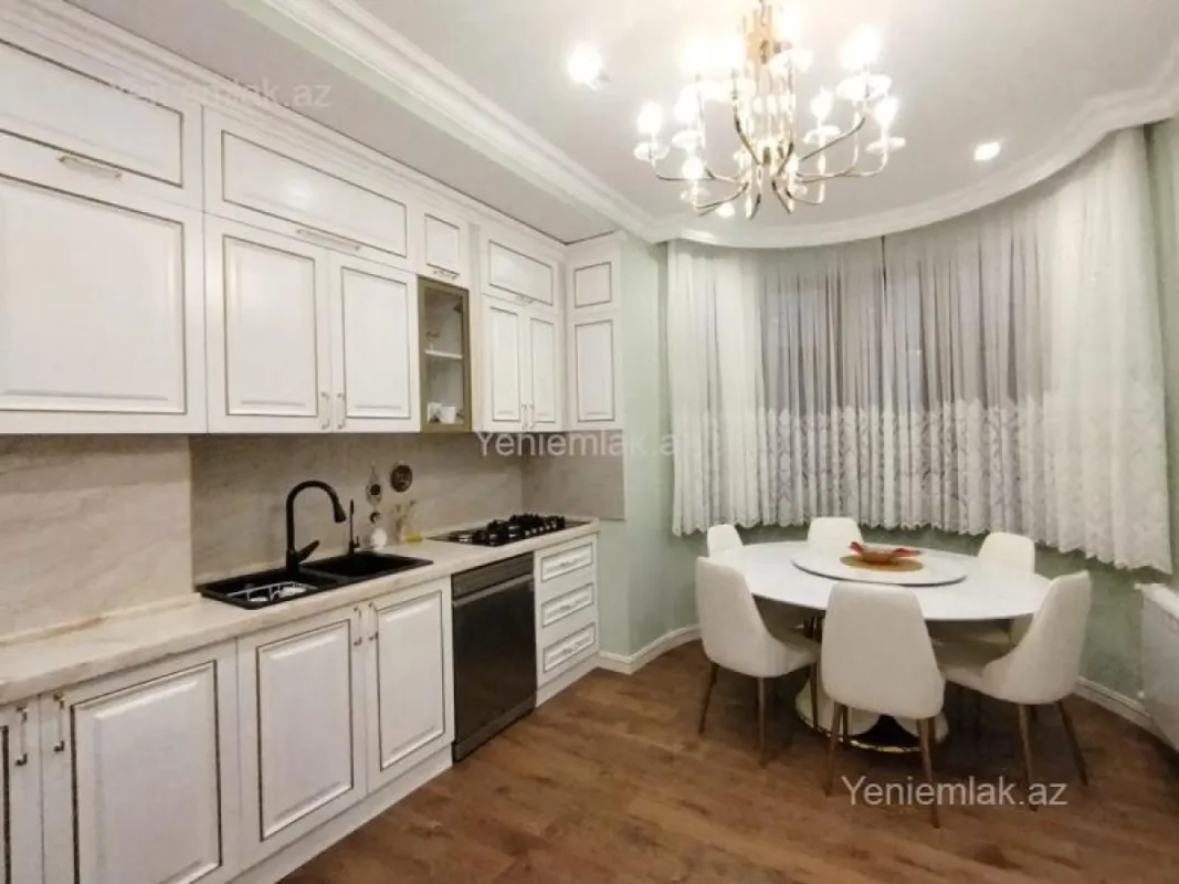 Satılır 4 otaqlı yeni tikili 160 m²