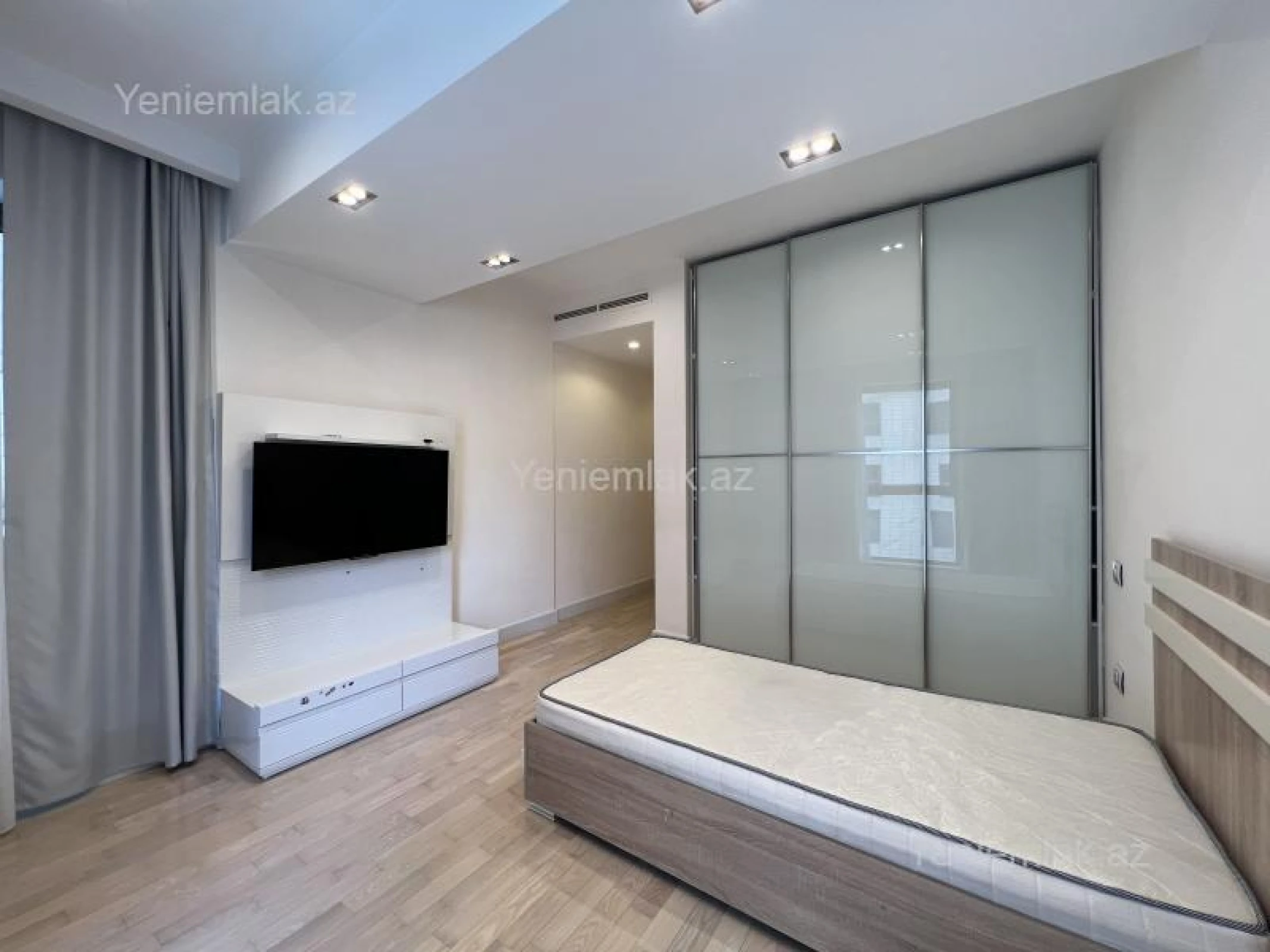 Satılır 3 otaqlı yeni tikili 175 m²