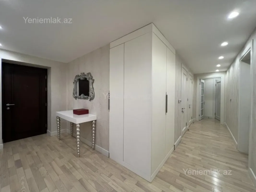 Satılır 3 otaqlı yeni tikili 175 m²