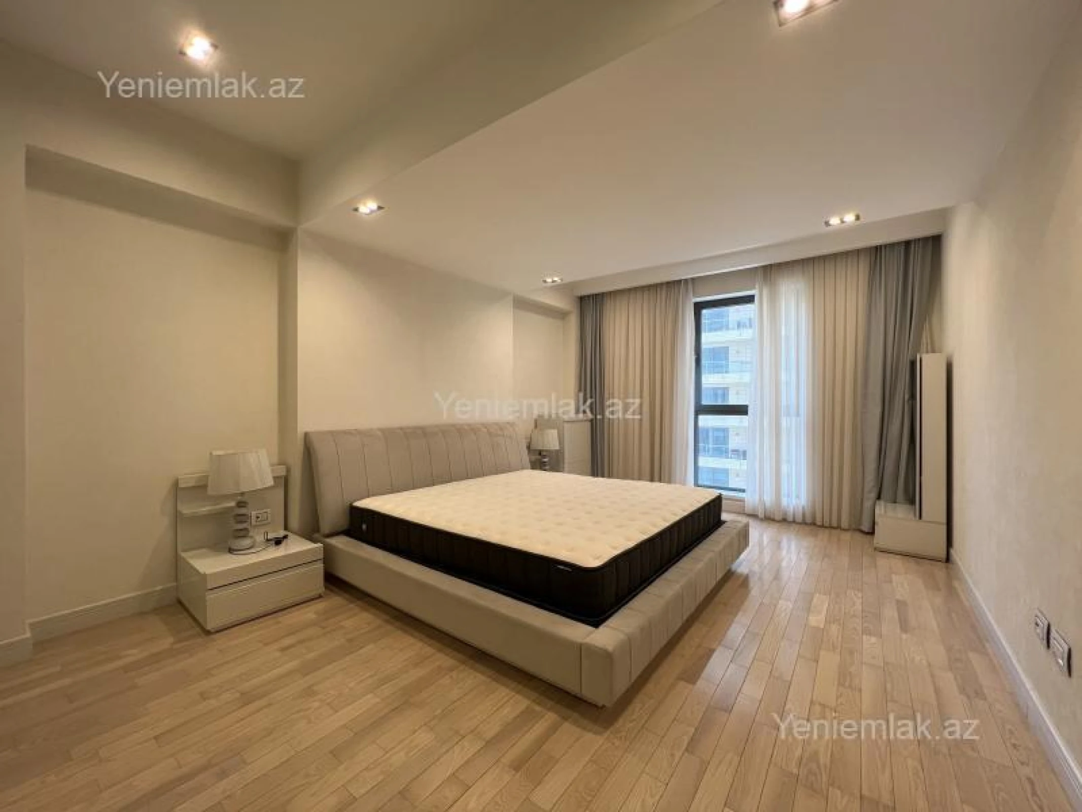 Satılır 3 otaqlı yeni tikili 175 m²