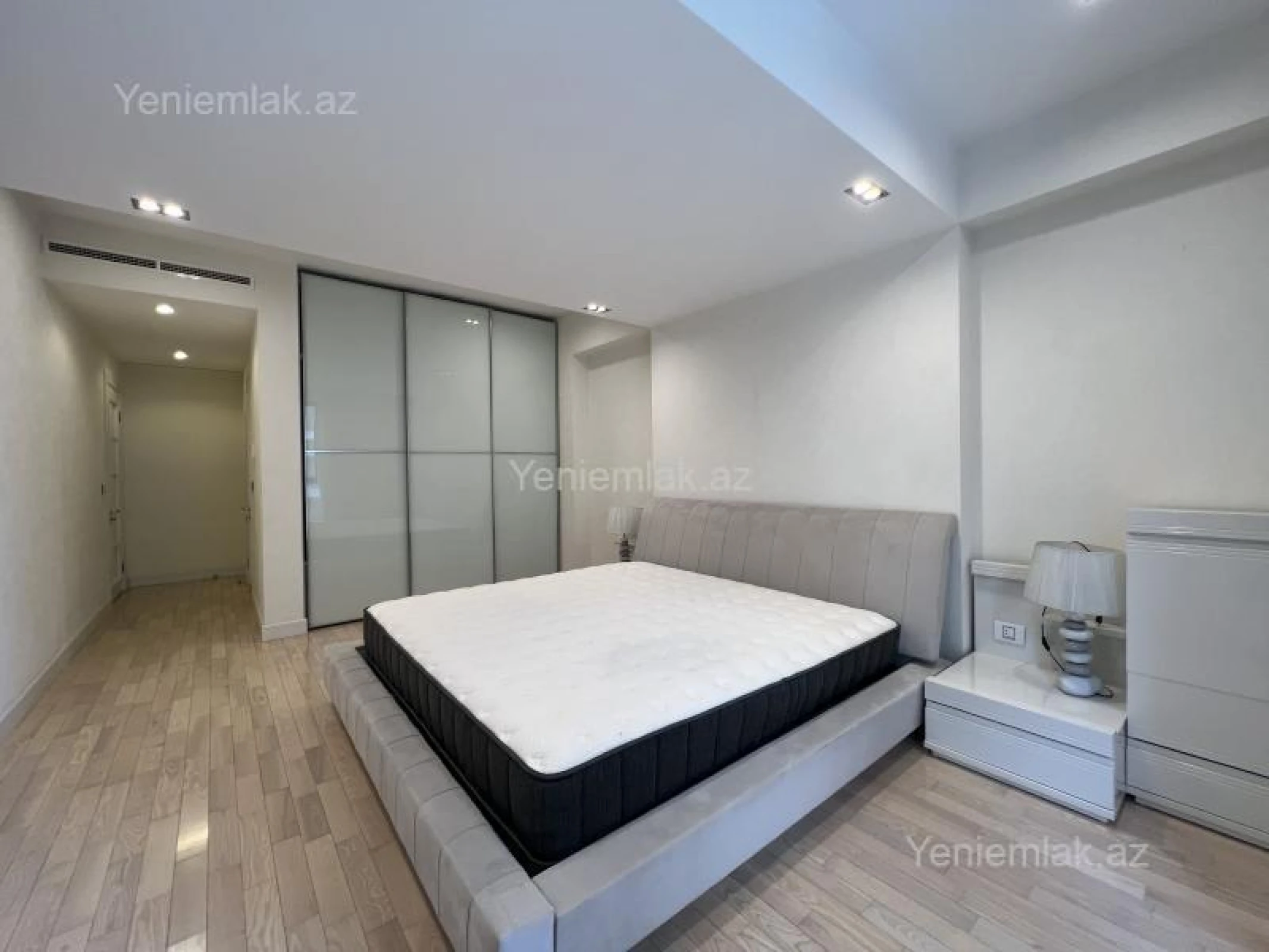 Satılır 3 otaqlı yeni tikili 175 m²