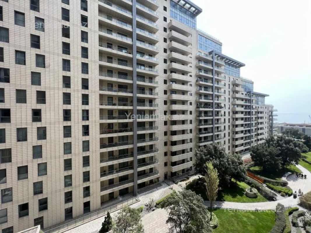 Satılır 3 otaqlı yeni tikili 175 m²