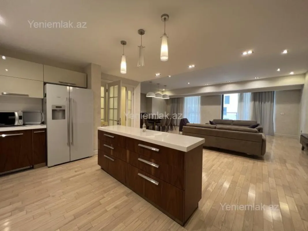 Satılır 3 otaqlı yeni tikili 175 m²