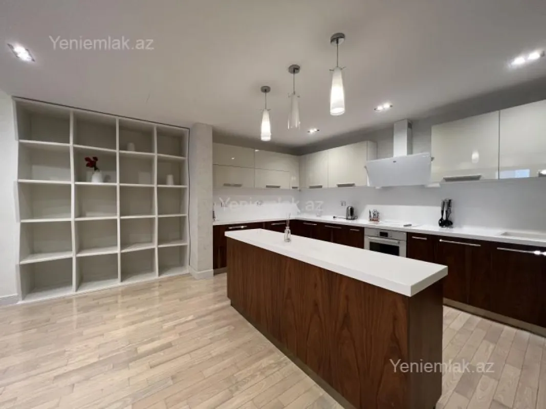 Satılır 3 otaqlı yeni tikili 175 m²