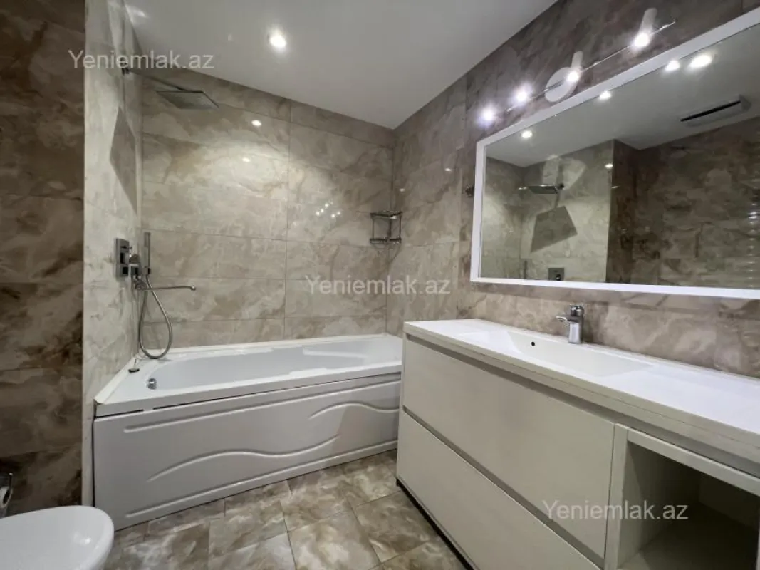 Satılır 3 otaqlı yeni tikili 175 m²