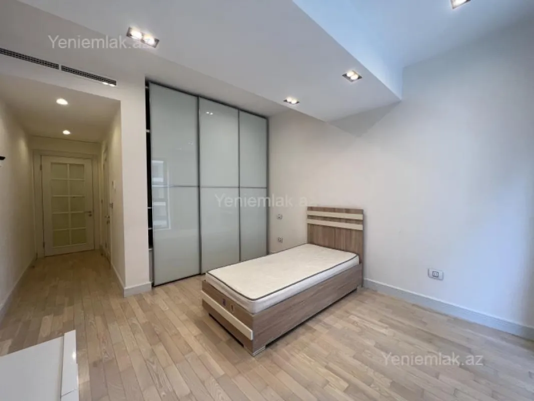 Satılır 3 otaqlı yeni tikili 175 m²