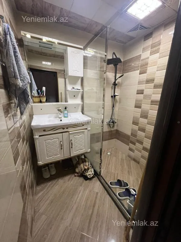 Satılır 4 otaqlı köhnə tikili 100 m²