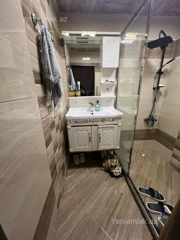 Satılır 4 otaqlı köhnə tikili 100 m²