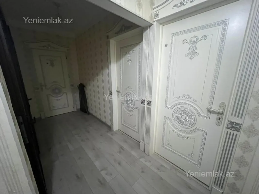 Satılır 4 otaqlı köhnə tikili 100 m²