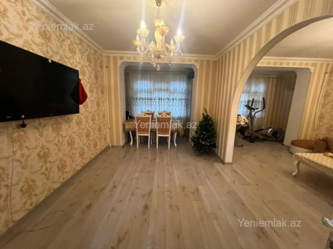 Satılır 4 otaqlı köhnə tikili 100 m²