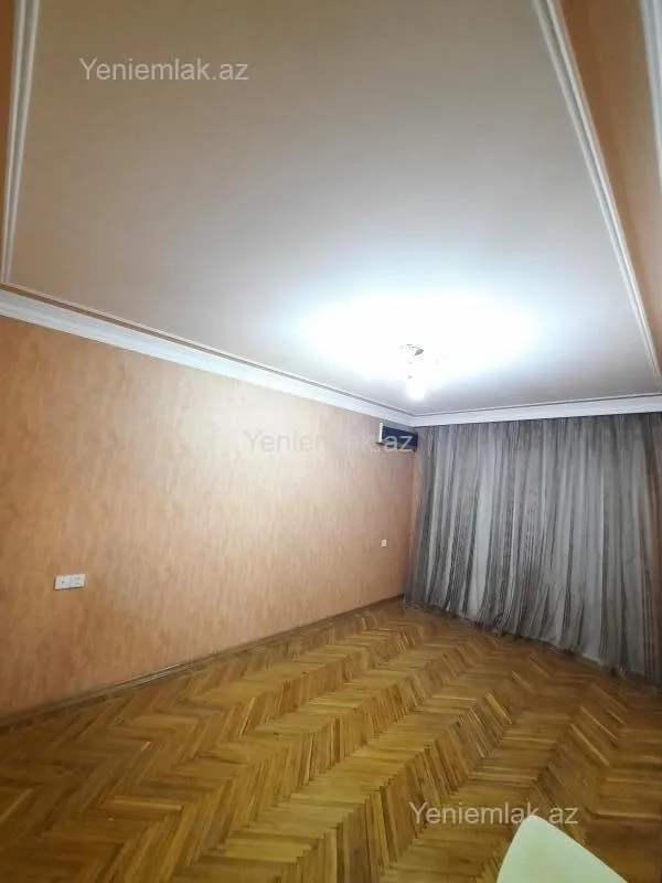 Satılır 3 otaqlı köhnə tikili 80 m²