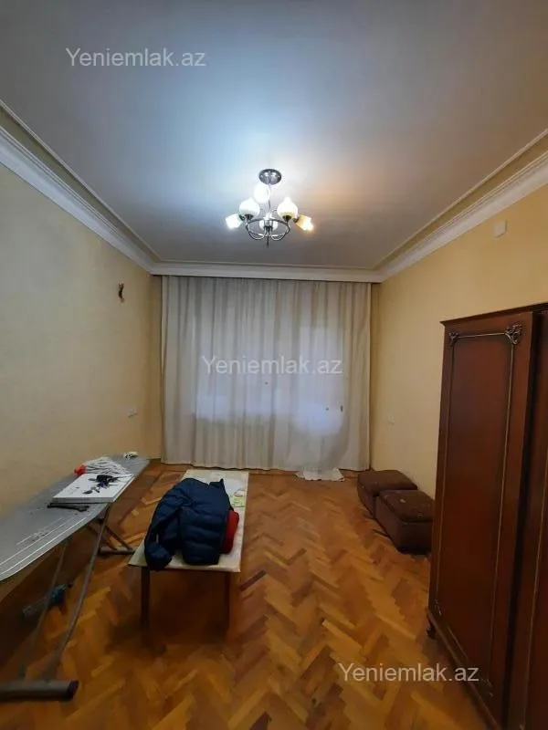 Satılır 3 otaqlı köhnə tikili 80 m²
