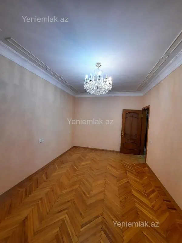 Satılır 3 otaqlı köhnə tikili 80 m²