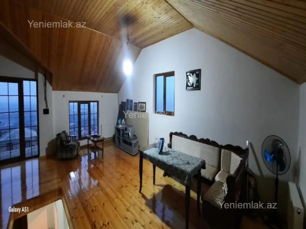 Satılır 3 otaqlı həyət evi 140 m²