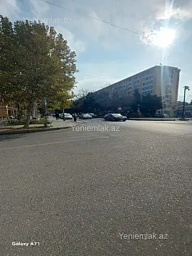 Satılır 5 otaqlı köhnə tikili 130 m²