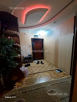 Satılır 5 otaqlı köhnə tikili 130 m²