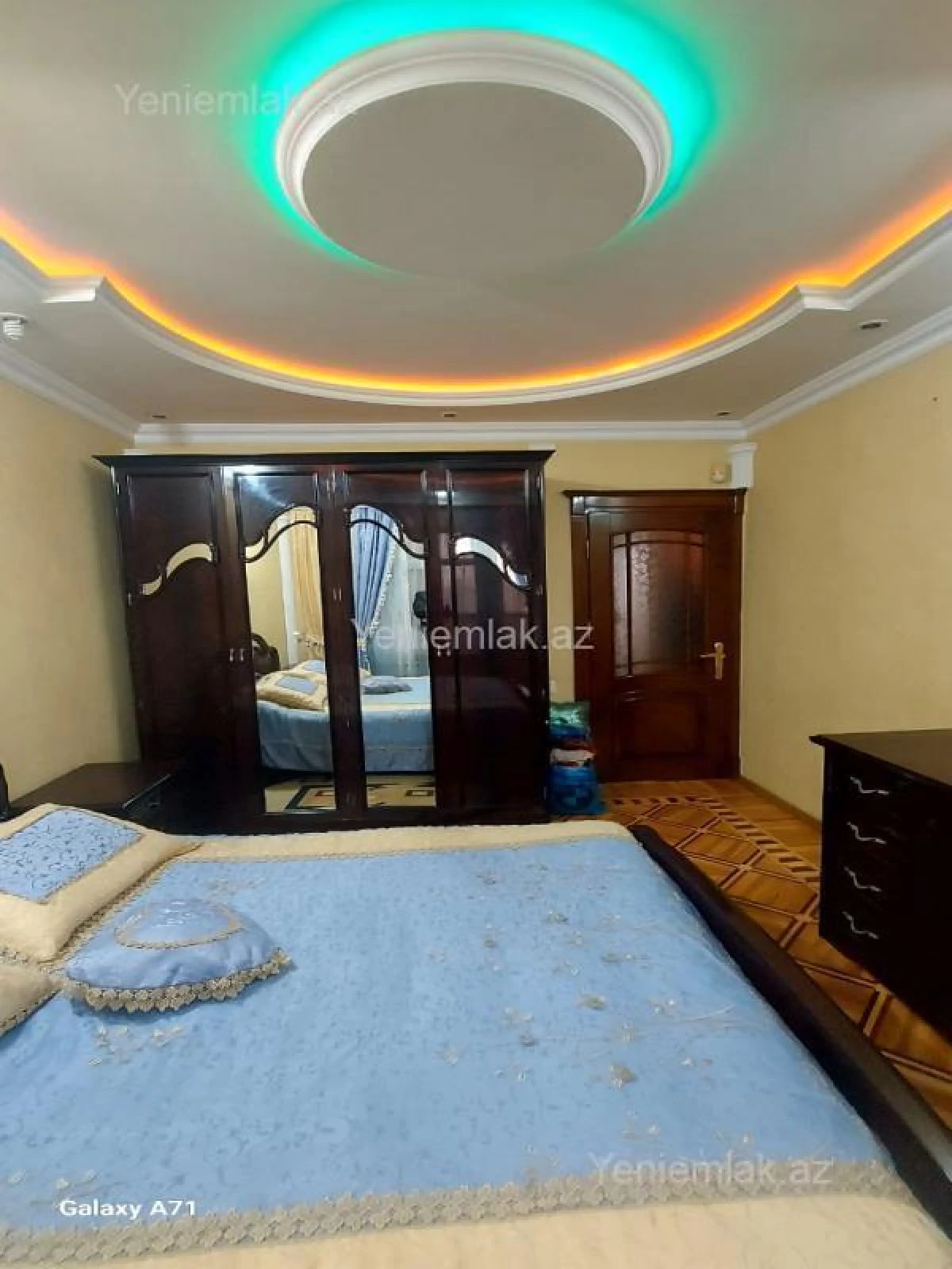 Satılır 5 otaqlı köhnə tikili 130 m²