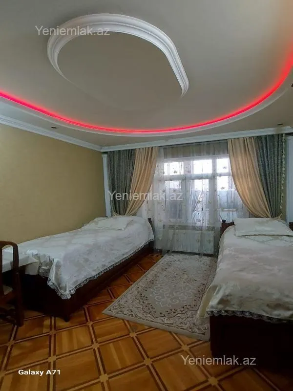 Satılır 5 otaqlı köhnə tikili 130 m²