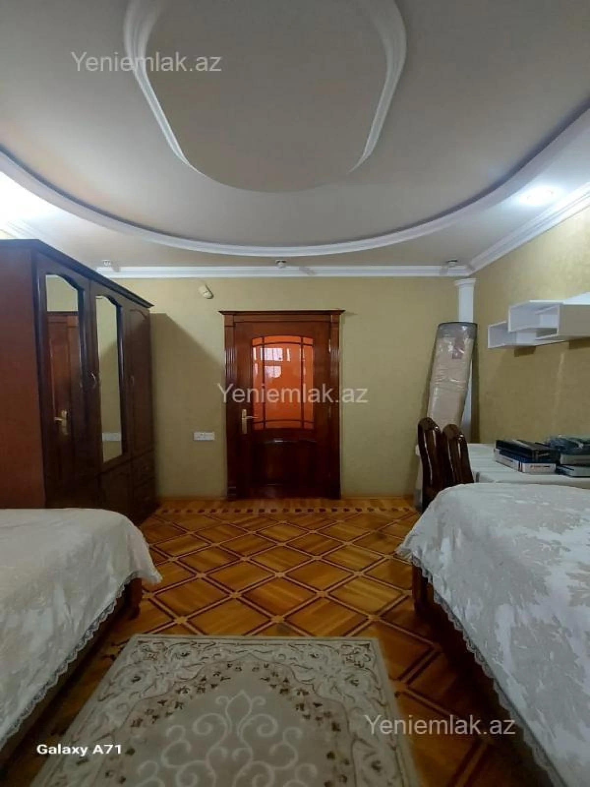 Satılır 5 otaqlı köhnə tikili 130 m²