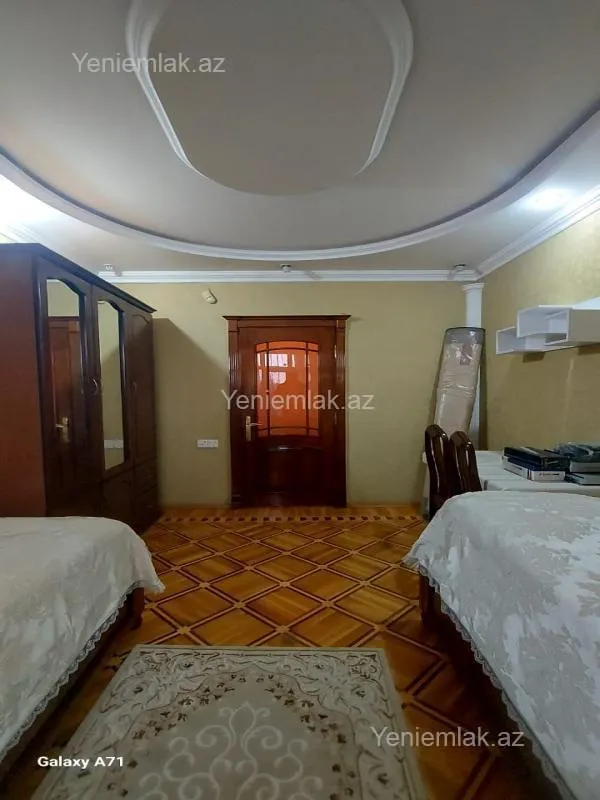 Satılır 5 otaqlı köhnə tikili 130 m²