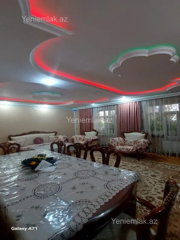 Satılır 5 otaqlı köhnə tikili 130 m²