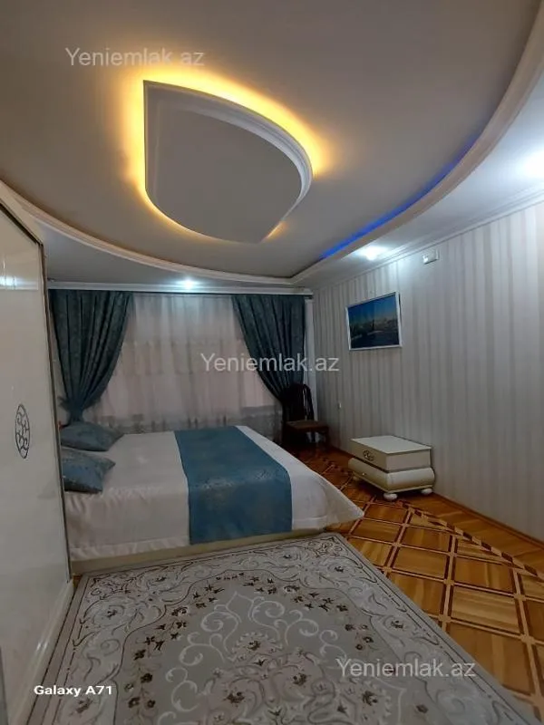 Satılır 5 otaqlı köhnə tikili 130 m²