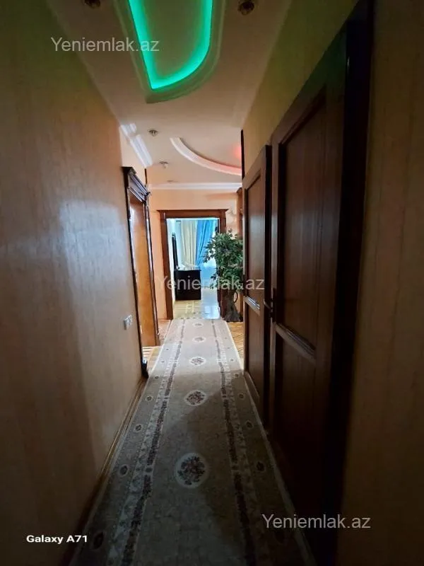 Satılır 5 otaqlı köhnə tikili 130 m²